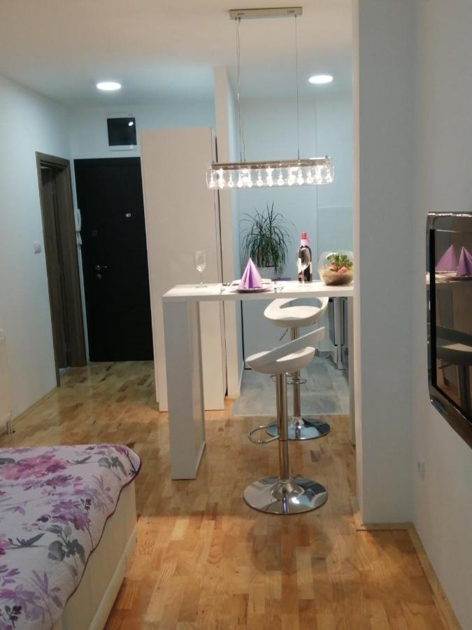 Apartman Lux Appartement Nova Pazova Buitenkant foto